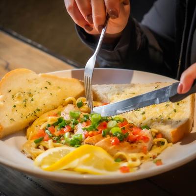 Lemon Chicken Linguine, with bacon, Alfredo sauce, tomato, scallions, and garlic bread.
