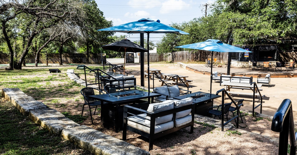 Exterior, lounge area