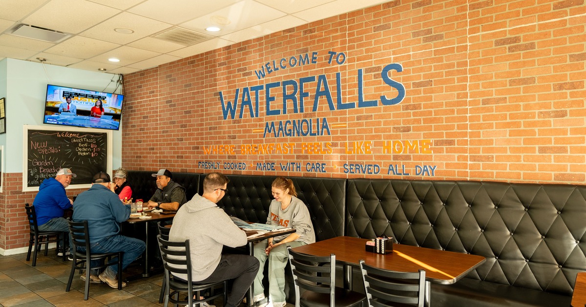 Interior space, dining area, guests enjoying their food