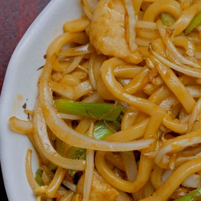 Stir fried udon noodles with chicken.
