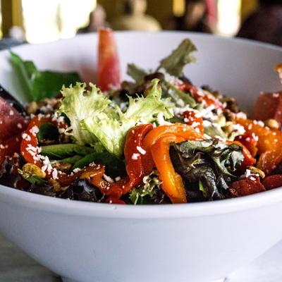 Mixed green and vegetable salad bowl