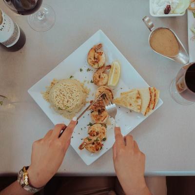 Plate with shrimp, rice and pita.