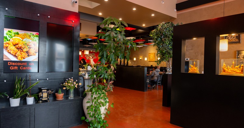 Interior, hallway to the dining room