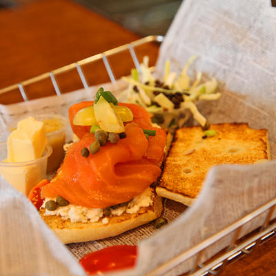 Raw fish sandwich with cheese and vegetables