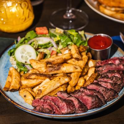 Steak frites.