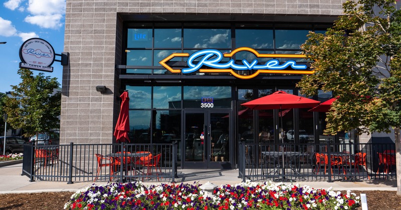Exterior, seating place on the outside