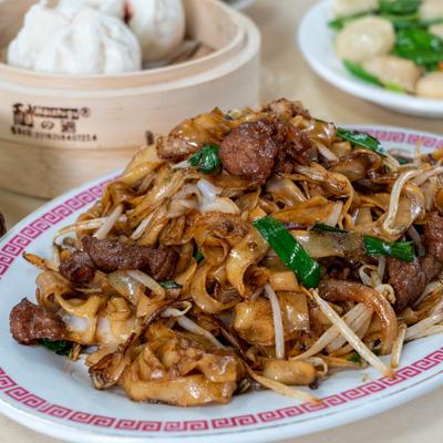 Fried beef noodles.