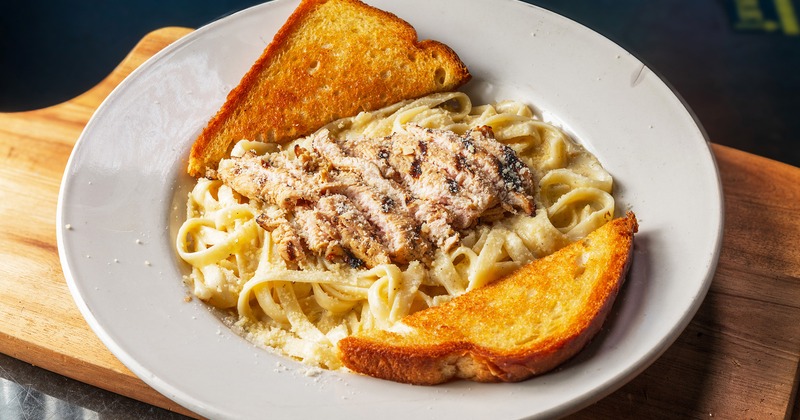 Fettuccine Chicken Alfredo Pasta