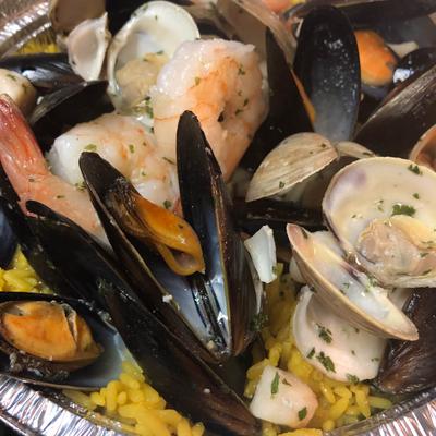 Mixed seafood rice bowl.