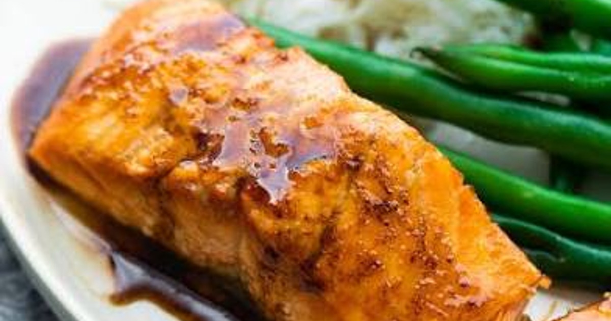 Seared salmon with soy glaze and green beans