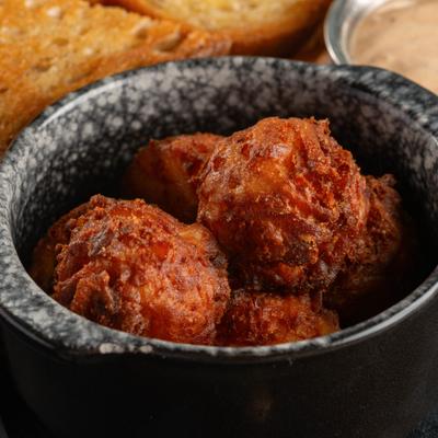 House tots, side view.