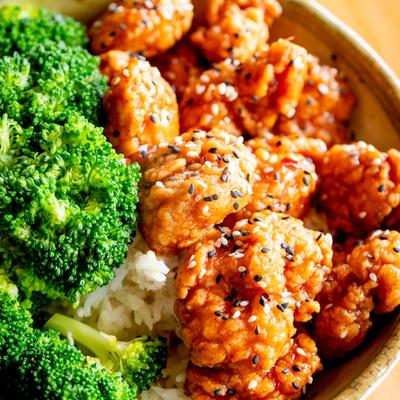Close-up of a chicken rice bowl with broccoli.