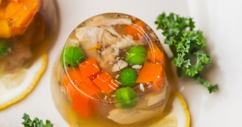 Chicken, carrot and green peas in aspic