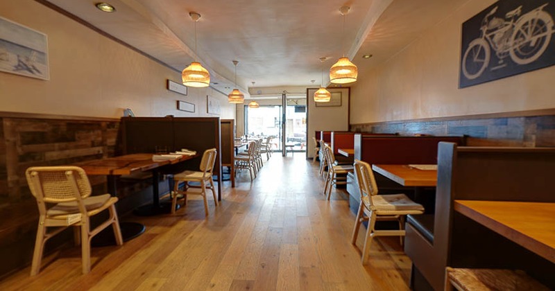 Interior, seating area with a look at the entrance door