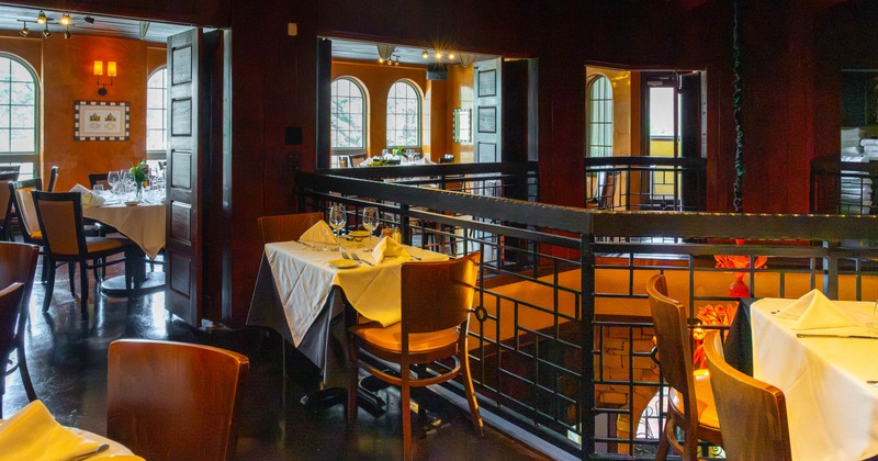 Dining area on the upfloor