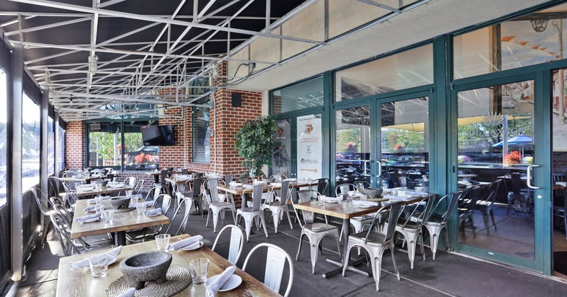 Covered patio, dining area