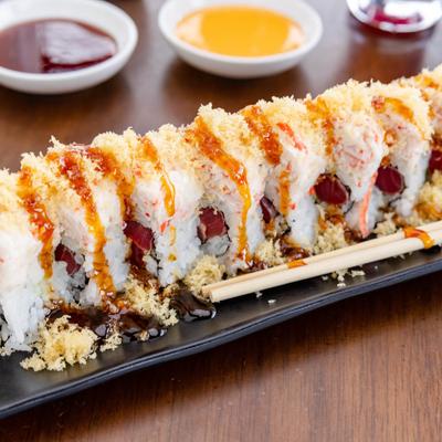 Tuna rolls, topped with wasabi roe, snow crab meat, crunchy flakes, and eel sauce.