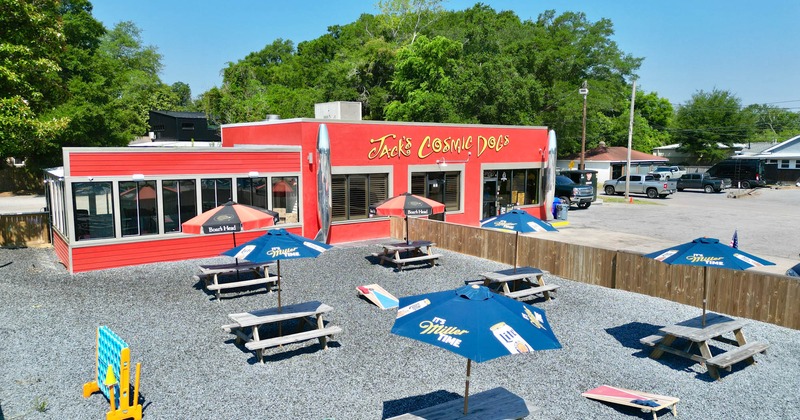 Outdoor seating area, picnic tables