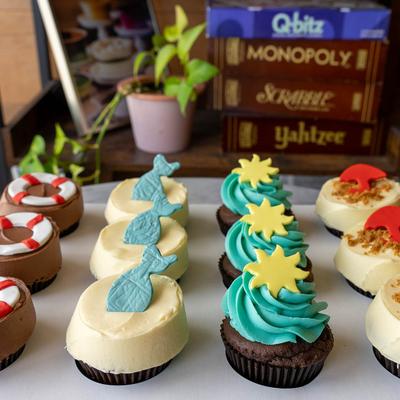 The beach box cupcakes.