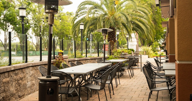 Exterior seating area, long tables for guests