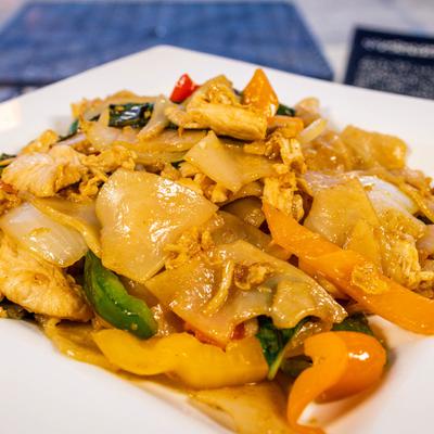 Drunken noodles on plate