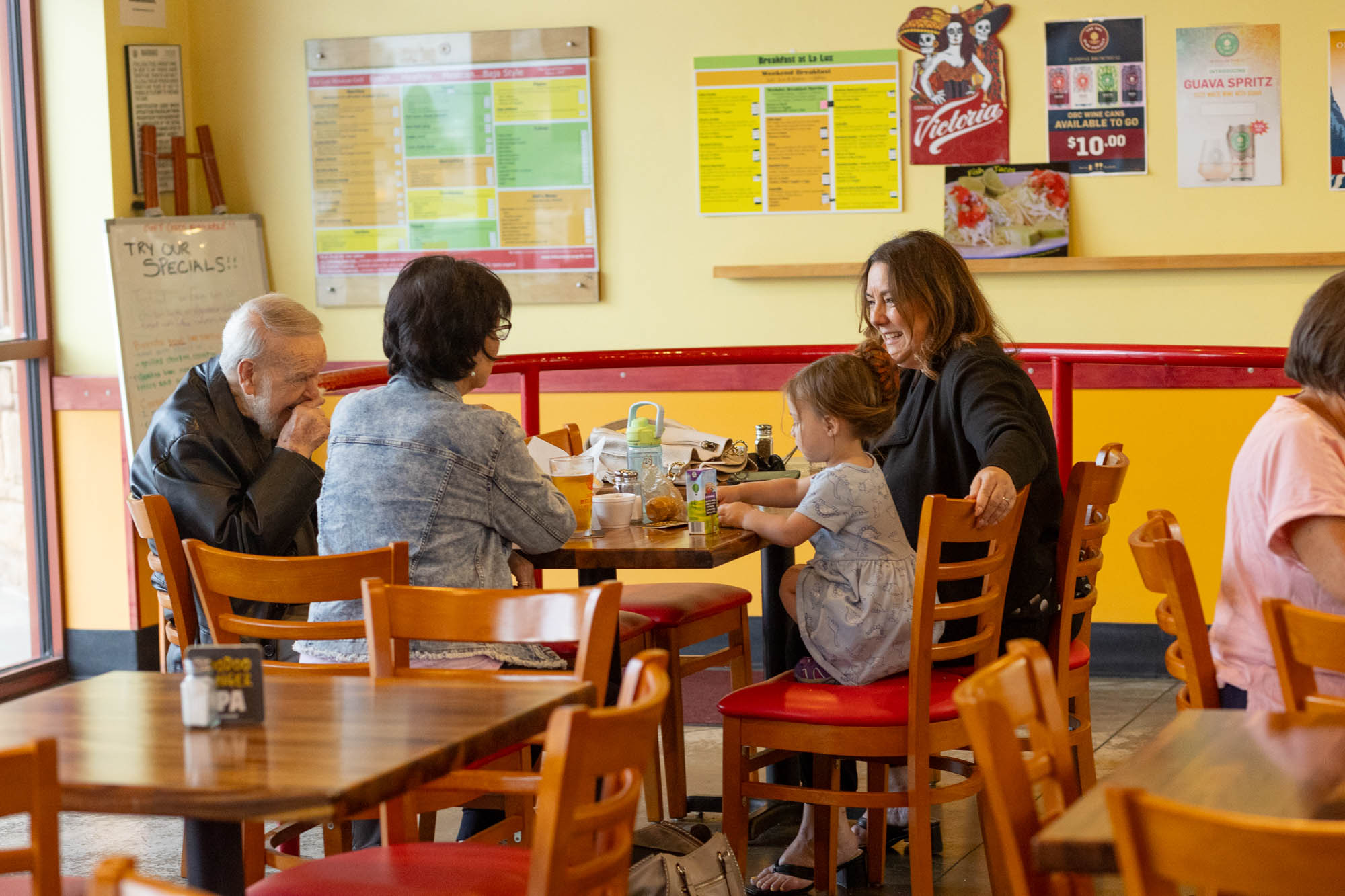 Interior, paying customers, eating customers