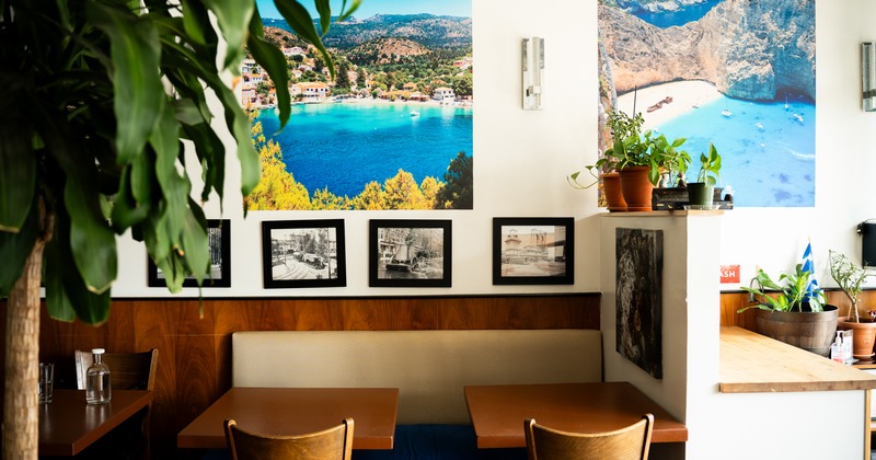 Dining area, banquette seating