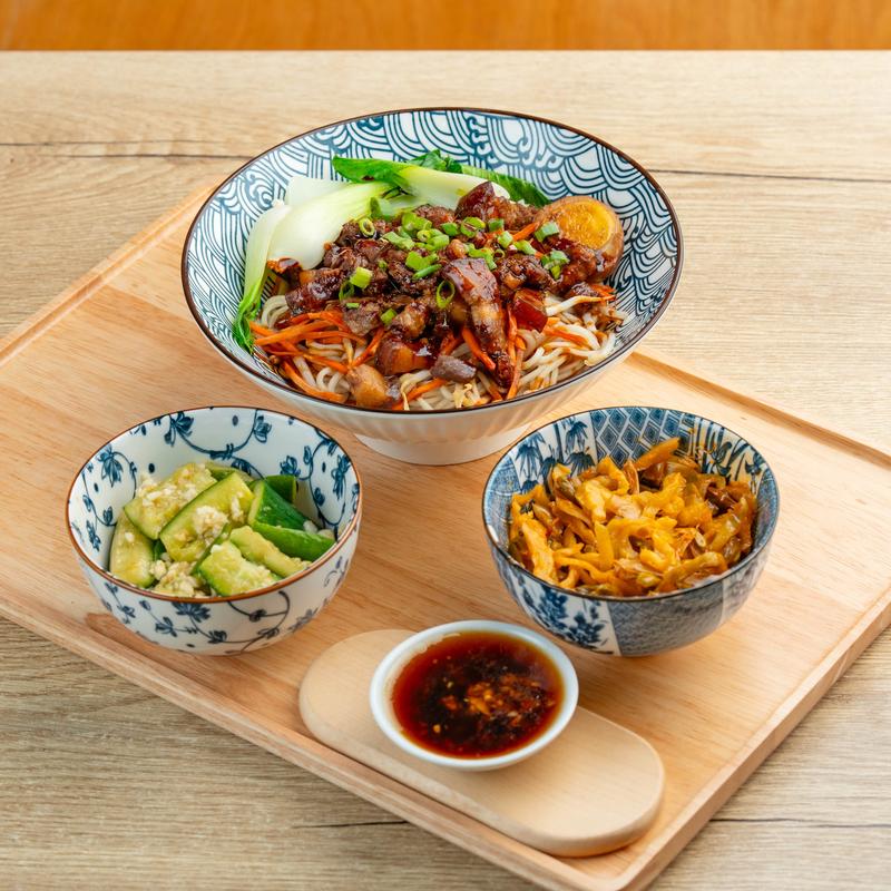 Pork belly gravy noodle photo