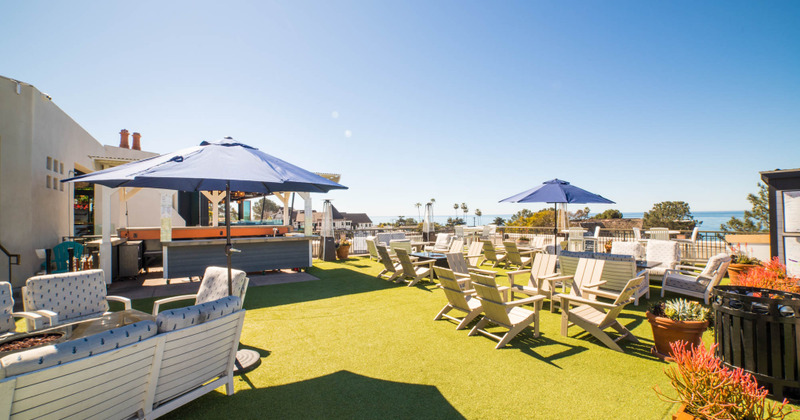 Exterior, tables outside