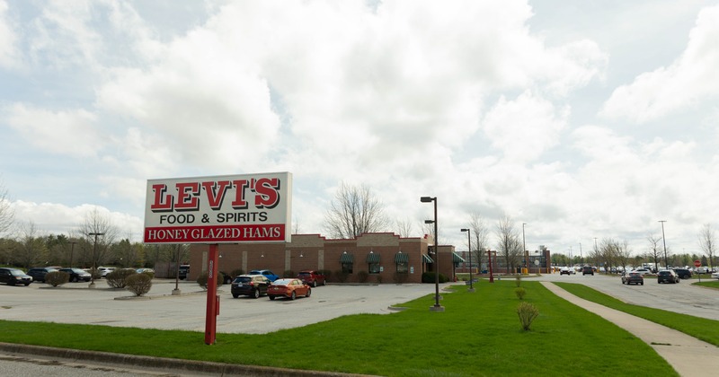 Restaurant signage and parking lot