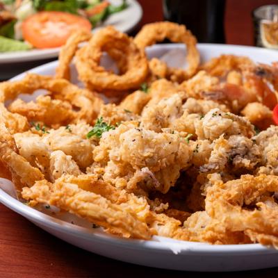 Fried seafood sampler platter.