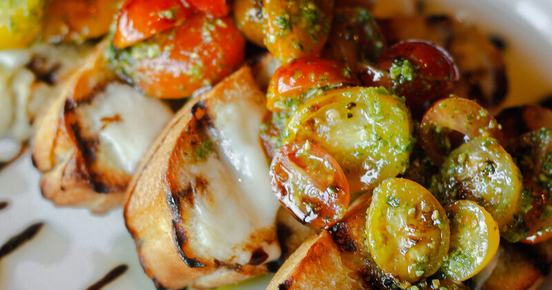 Tomato bruschetta with basil pesto