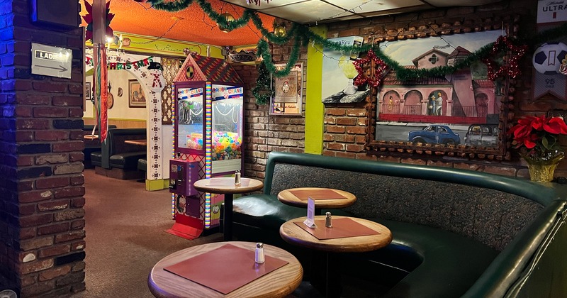 Round tables and booths