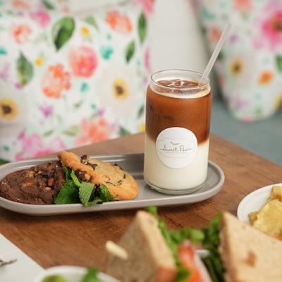 Served meals and drinks.