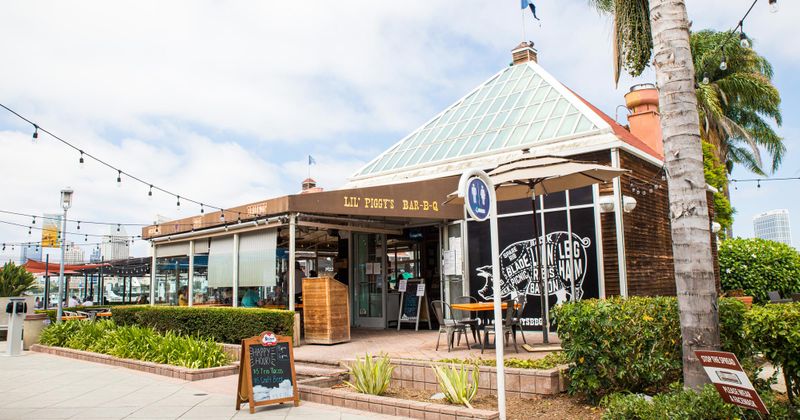 Exterior, lil piggy's bar entrance