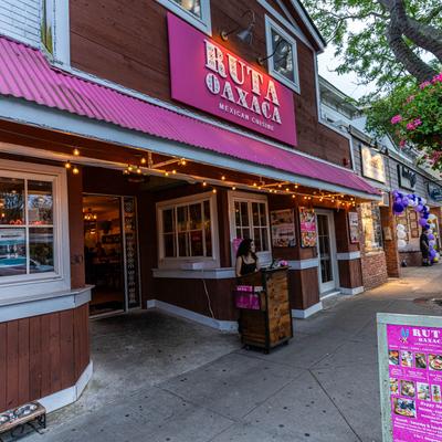 Ruta Oaxaca outside.