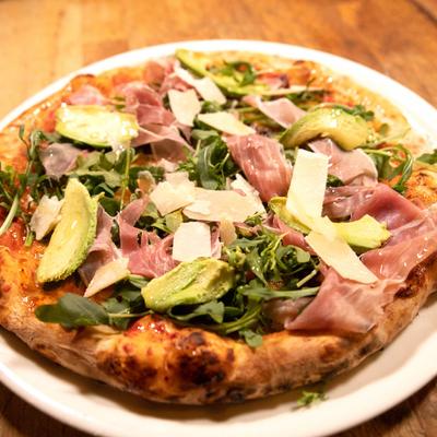 Prosciutto E Avocado pizza