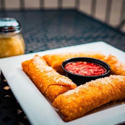 Deep fried mozzarella rolls, served with marinara.