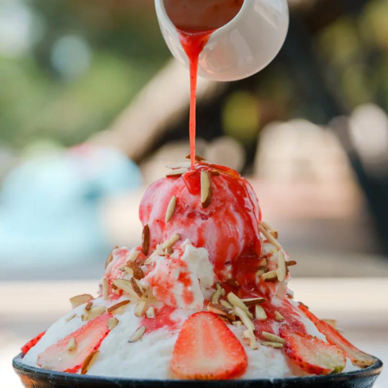 Strawberry Bingsu (딸기 빙수) photo