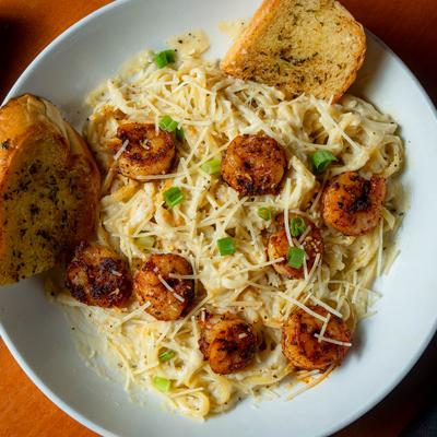 Shrimp pasta and garlic toast.