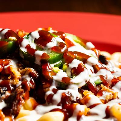 Served brisket mac n cheese, closeup