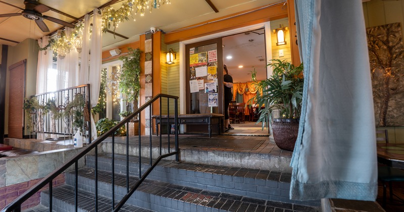 Stareway, entrance to restaurant