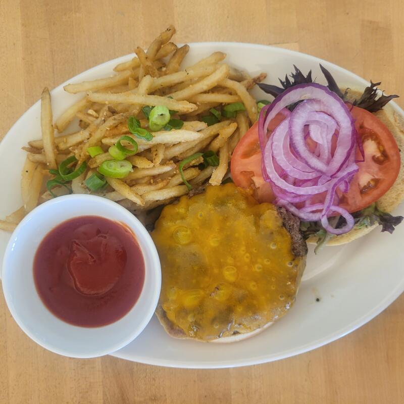 Royal Tavern Cheeseburger photo