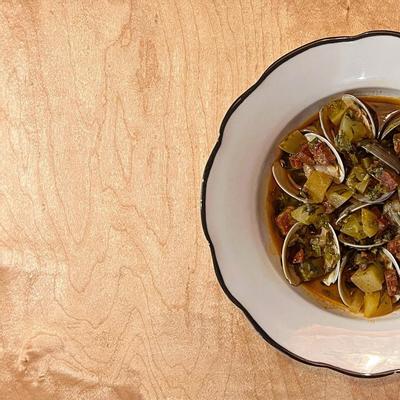 Clams dish served, top view