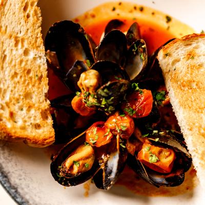 Sauteed mussels served with toasted bread.