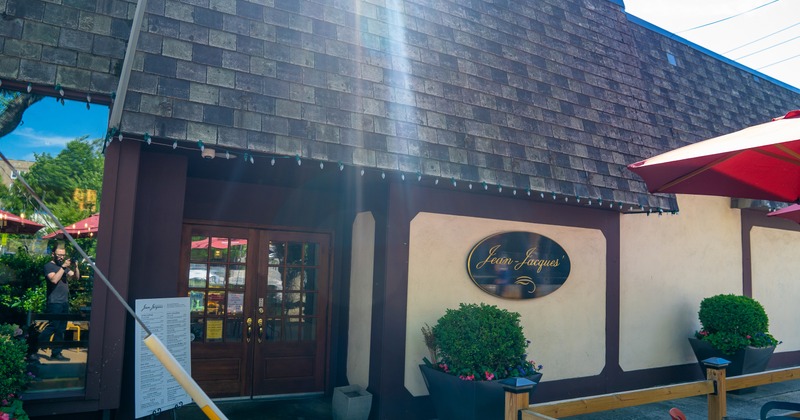 Exterior, front of restaurant, entrance