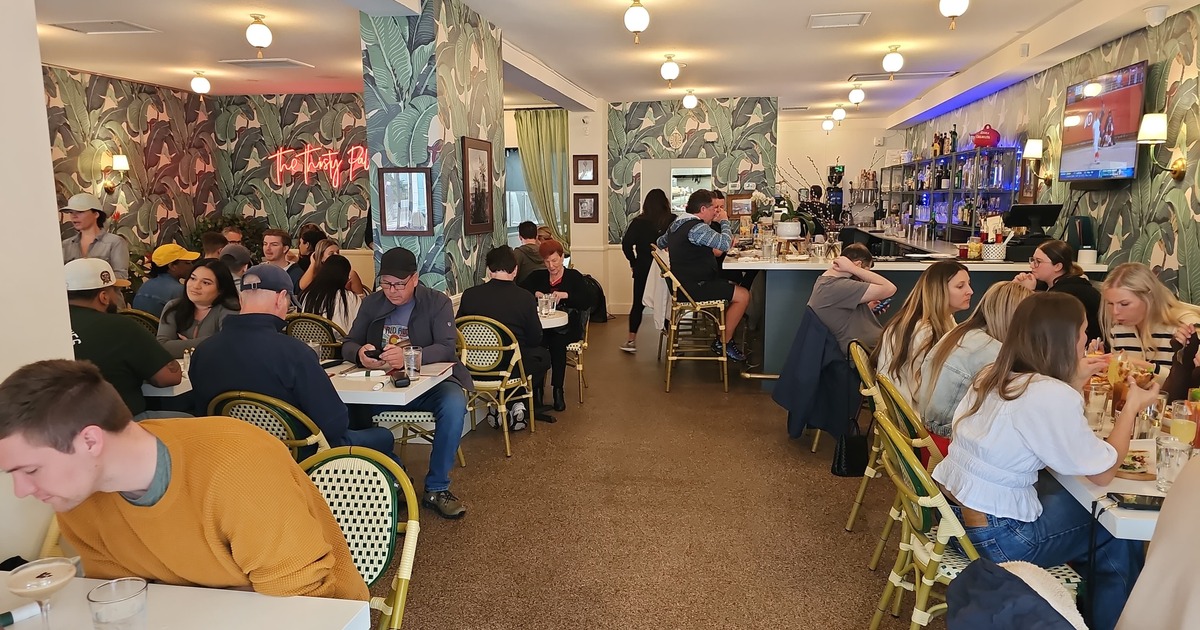 restaurant The Thirsty Palms inside