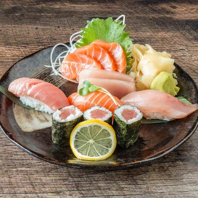 shinjuku plate combo with nigiri, sashimi, and tekka maki..