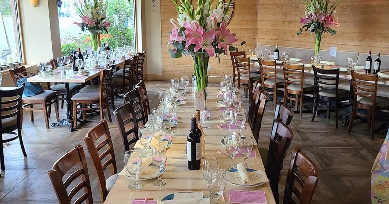 Round table with cutlery and decoration