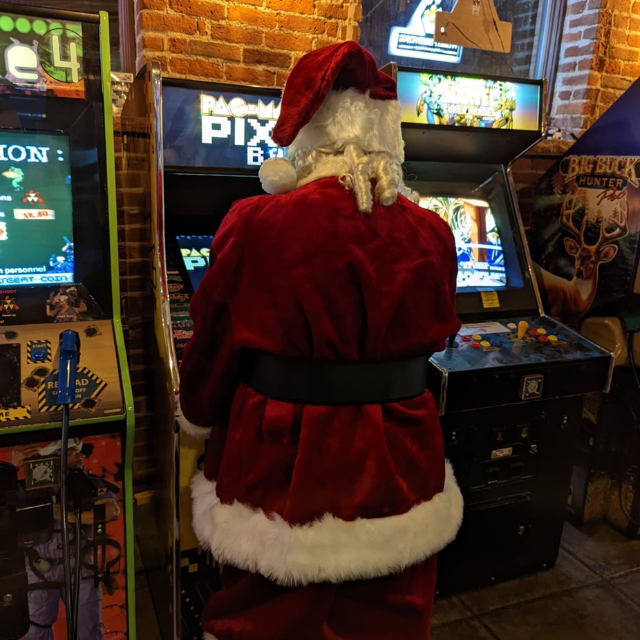 Gaming with Santa! event photo